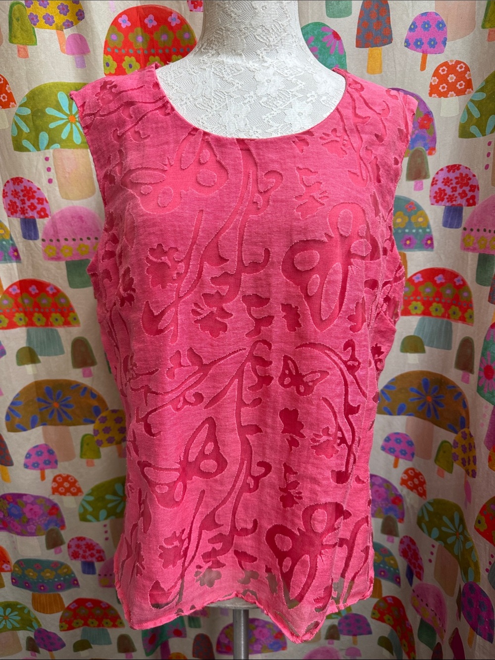 Sara Morgan Sleeveless Butterfly Lace Layered Top. XL